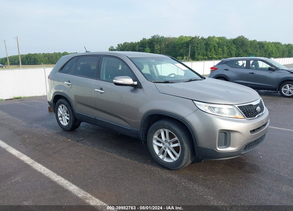 2014 KIA SORENTO LX VIN: 5XYKT3A67EG445826
