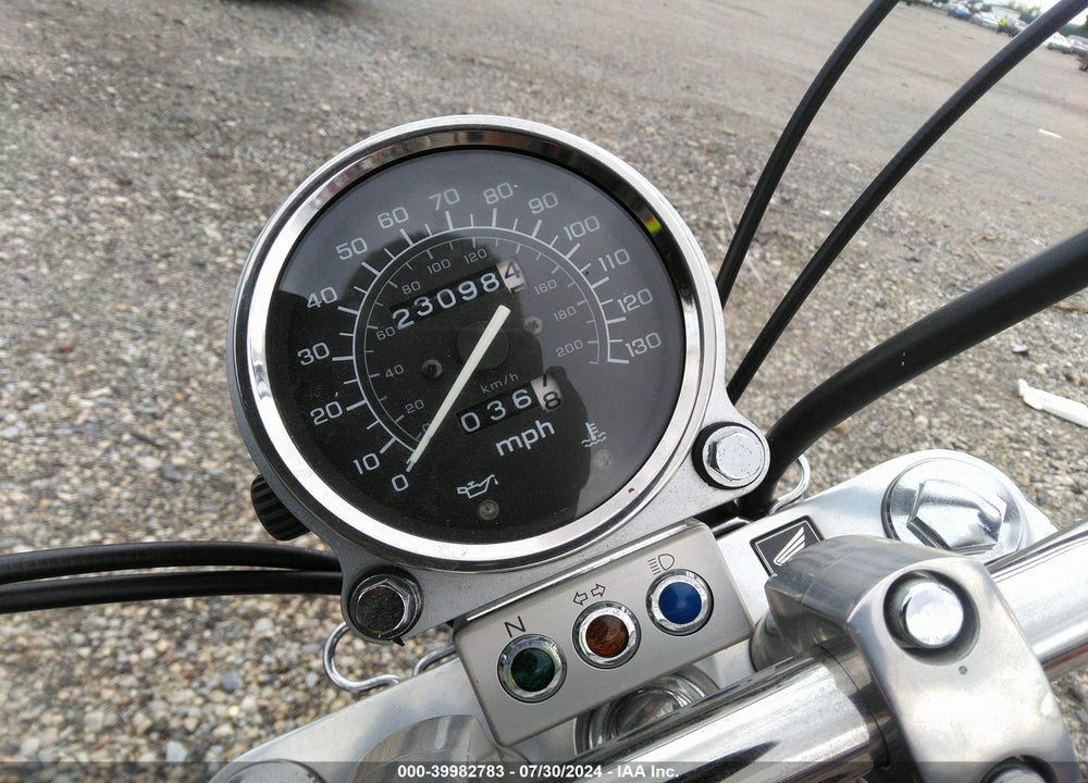 2004 HONDA VT1100 C VIN: 1HFSC18094A802837
