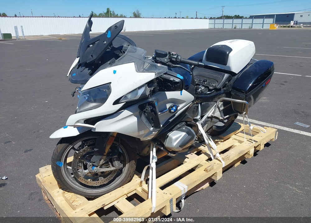 2019 BMW R 1250 RT VIN: WB10J6307KZG34173