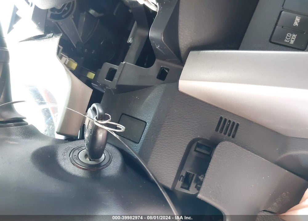2017 TOYOTA RAV4 XLE VIN: 2T3RFREV7HW559048