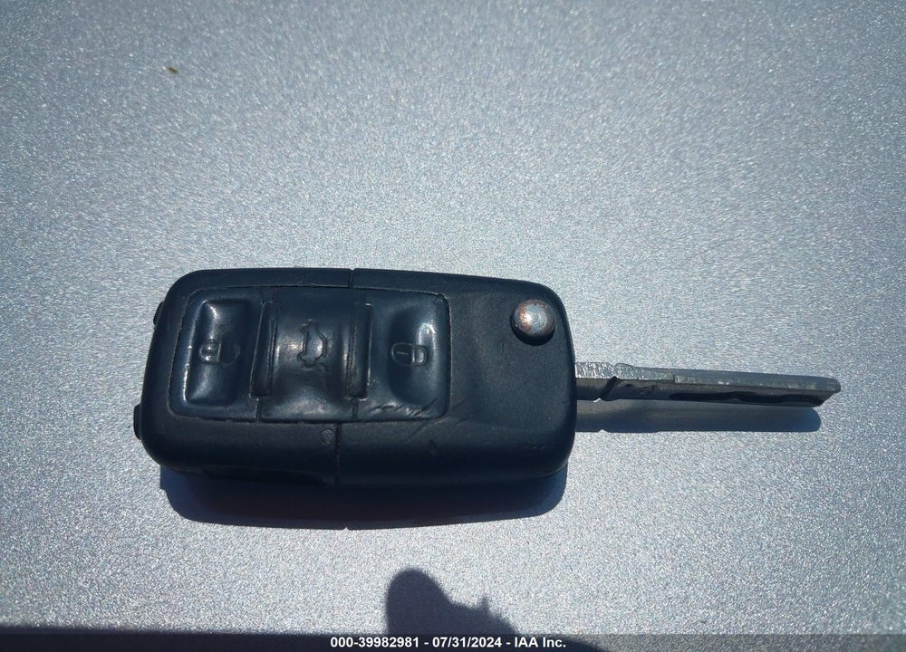 2001 VOLKSWAGEN NEW BEETLE GLS 1.8L TURBO VIN: 3VWCD21C51M440958