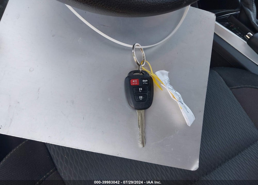 2019 TOYOTA COROLLA LE VIN: 2T1BURHE8KC241993