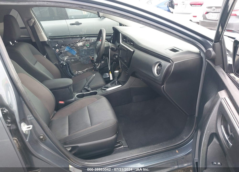 2019 TOYOTA COROLLA LE VIN: 2T1BURHE8KC241993