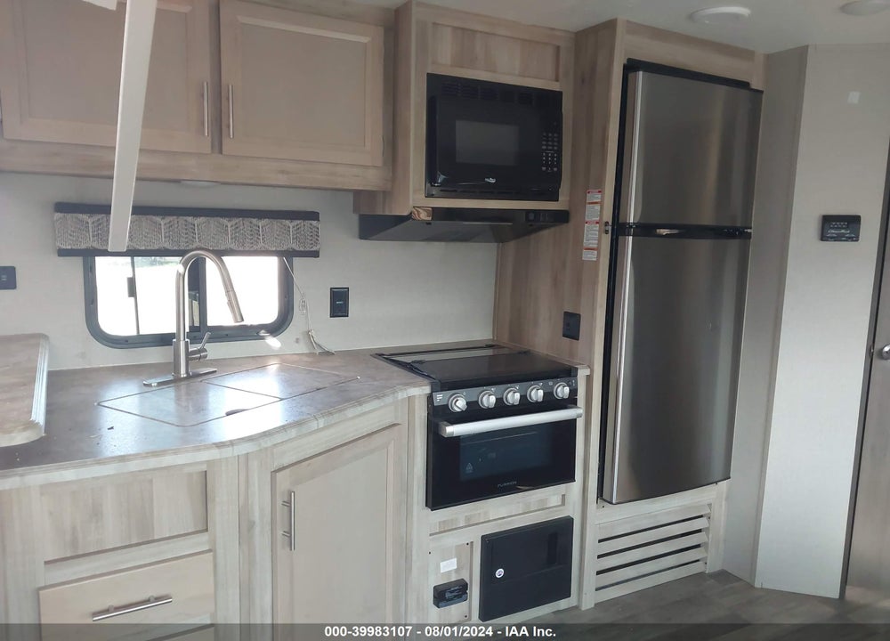 2021 COACHMEN CATALINA LEGACY M-24 VIN: 5ZT2CANB5MU038613