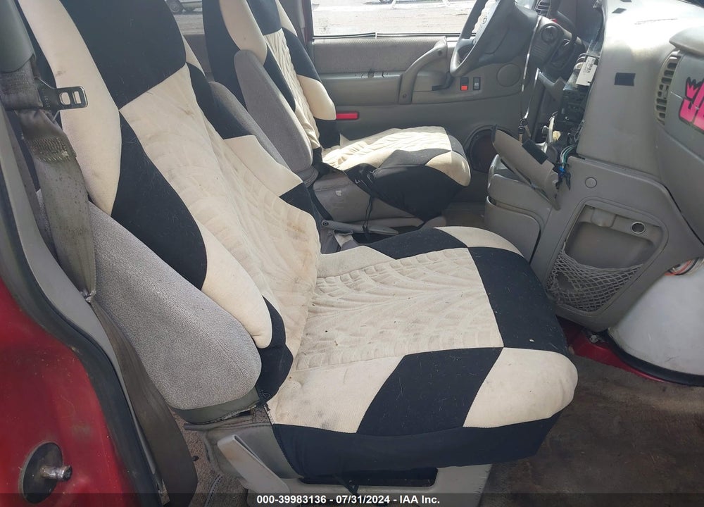 1998 CHEVROLET ASTRO VIN: 1GNDM19WXWB205980