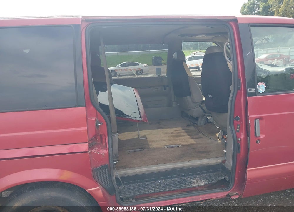 1998 CHEVROLET ASTRO VIN: 1GNDM19WXWB205980