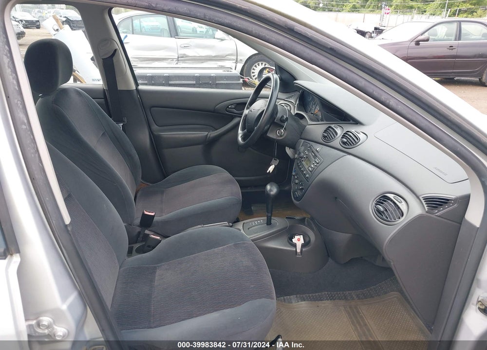 2001 FORD FOCUS LX VIN: 1FAFP33P61W205827