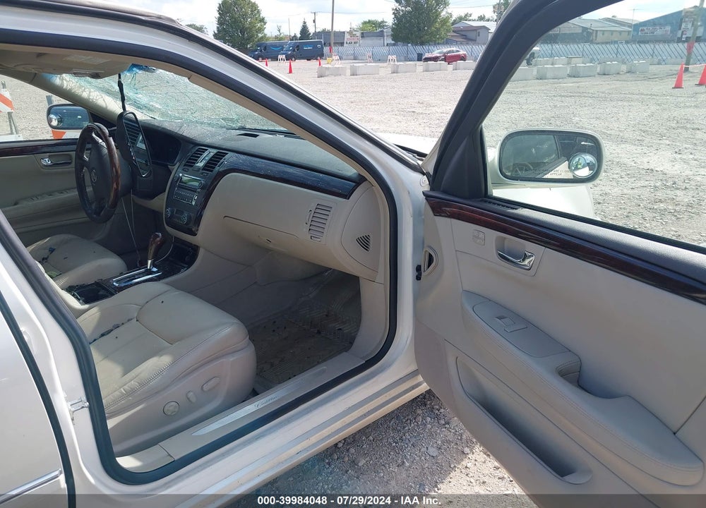 2011 CADILLAC DTS LUXURY COLLECTION VIN: 1G6KD5E66BU100061