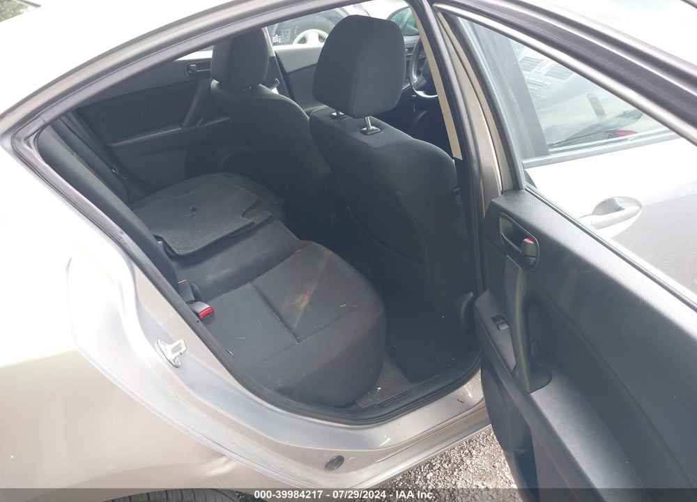 2011 MAZDA 3 I SPORT VIN: JM1BL1UF6B1435123