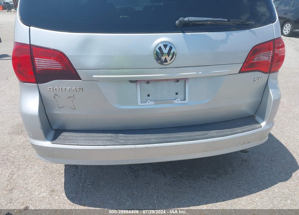 2010 VOLKSWAGEN ROUTAN SE VIN: 2V4RW3D15AR388379