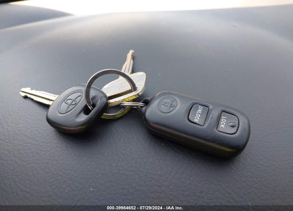 2005 TOYOTA COROLLA XRS VIN: 2T1BY30E55C320006
