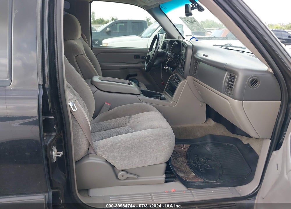 2004 CHEVROLET TAHOE LS VIN: 1GNEK13Z44R280854