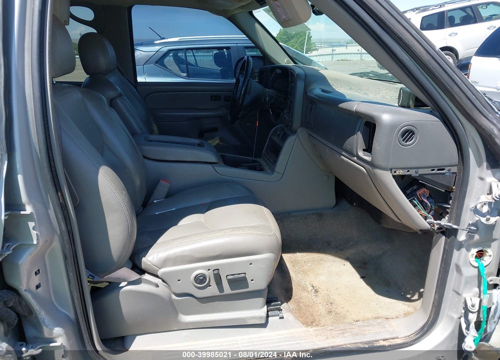 2005 CHEVROLET TAHOE LT VIN: 1GNEK13T55J256090