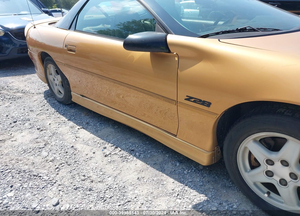 1998 CHEVROLET CAMARO Z28 VIN: 2G1FP22G7W2137321