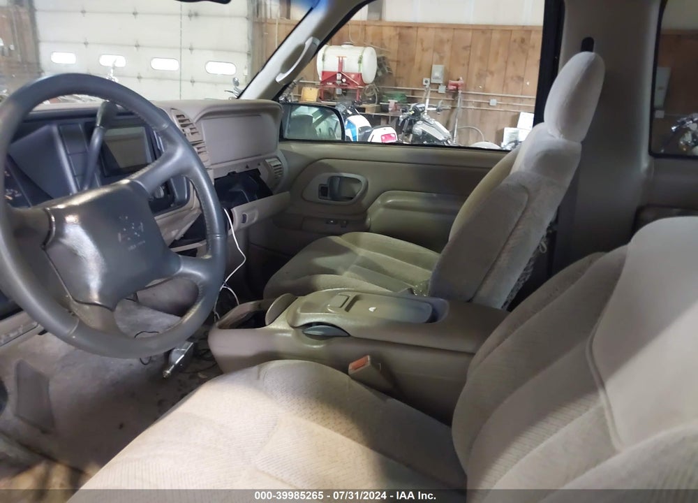 1999 CHEVROLET TAHOE VIN: 3GNEK18R0XG168890