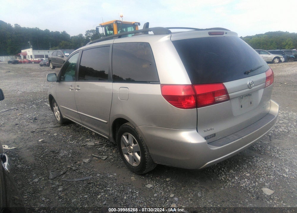 2004 TOYOTA SIENNA XLE VIN: 5TDZA22C04S102439