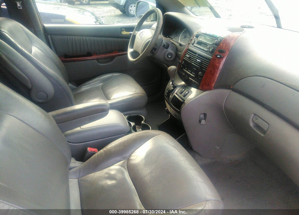 2004 TOYOTA SIENNA XLE VIN: 5TDZA22C04S102439