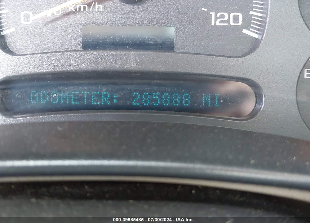 2004 CHEVROLET SUBURBAN 1500 LT VIN: 1GNEC16Z04J157382