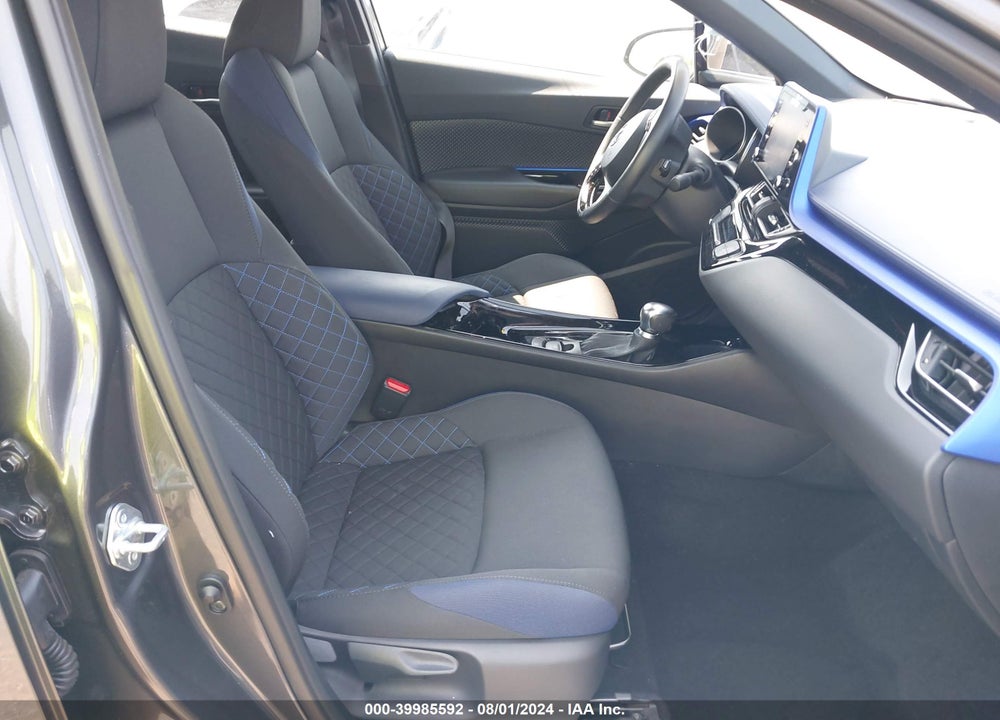 2021 TOYOTA C-HR XLE VIN: NMTKHMBX2MR138367