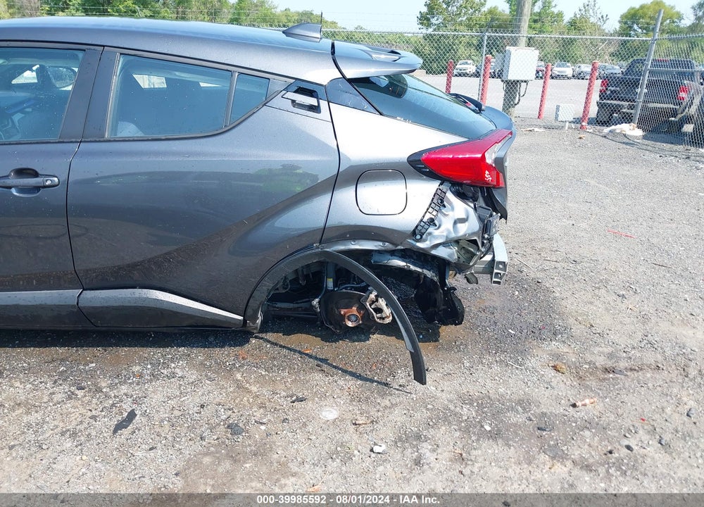 2021 TOYOTA C-HR XLE VIN: NMTKHMBX2MR138367