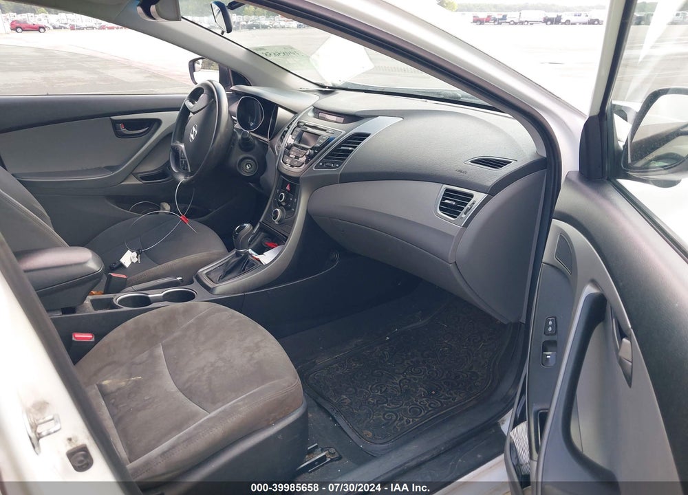 2014 HYUNDAI ELANTRA VIN: 5NPDH4AE3EH525771