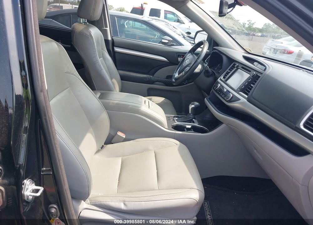 2014 TOYOTA HIGHLANDER XLE V6 VIN: 5TDJKRFH8ES056739