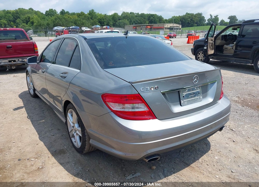 2010 MERCEDES-BENZ C 300 LUXURY/SPORT VIN: WDDGF5EB5AR086686