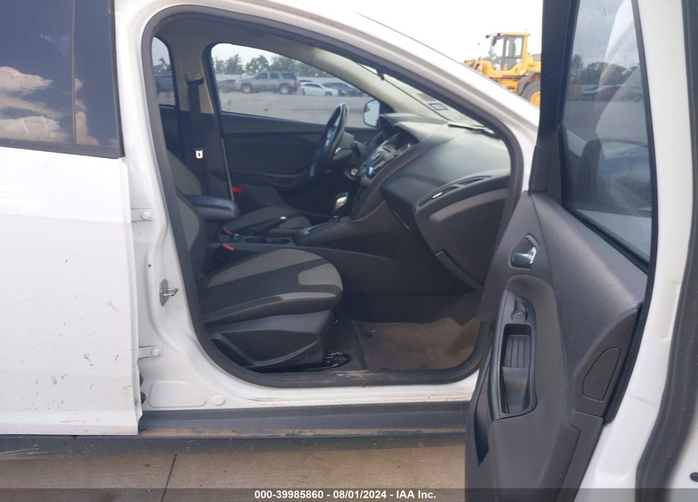 2014 FORD FOCUS SE VIN: 1FADP3F2XEL275930