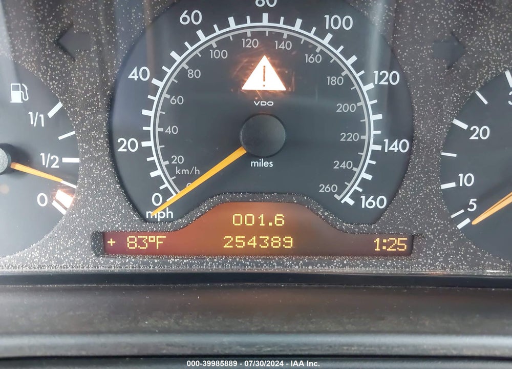 1999 MERCEDES-BENZ E 320 AWD VIN: WDBJH82F5XX021861