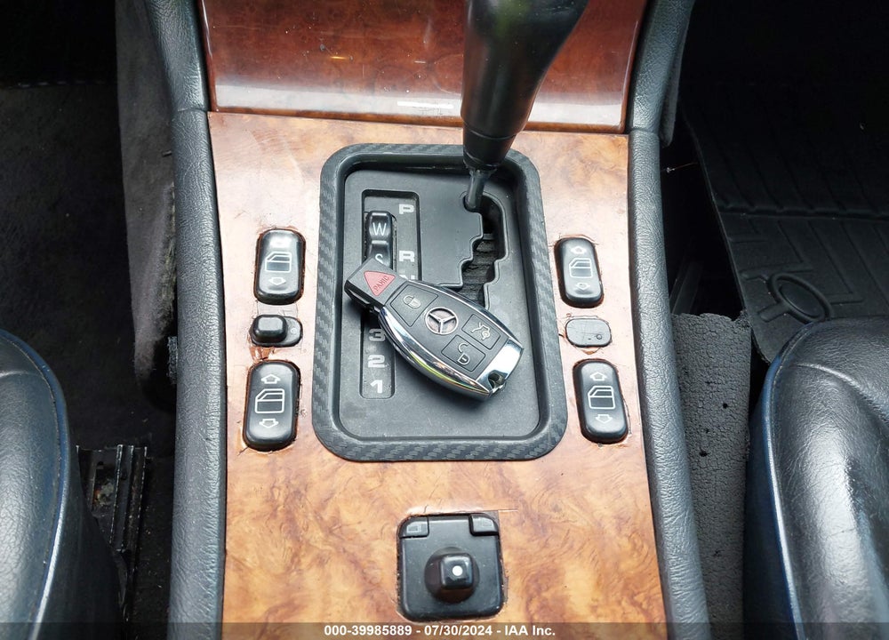 1999 MERCEDES-BENZ E 320 AWD VIN: WDBJH82F5XX021861