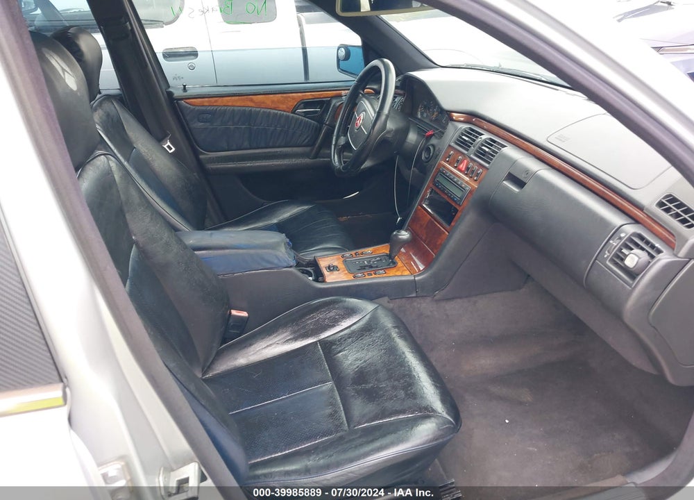 1999 MERCEDES-BENZ E 320 AWD VIN: WDBJH82F5XX021861