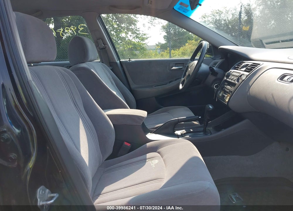 1999 HONDA ACCORD LX VIN: 1HGCG564XXA132849
