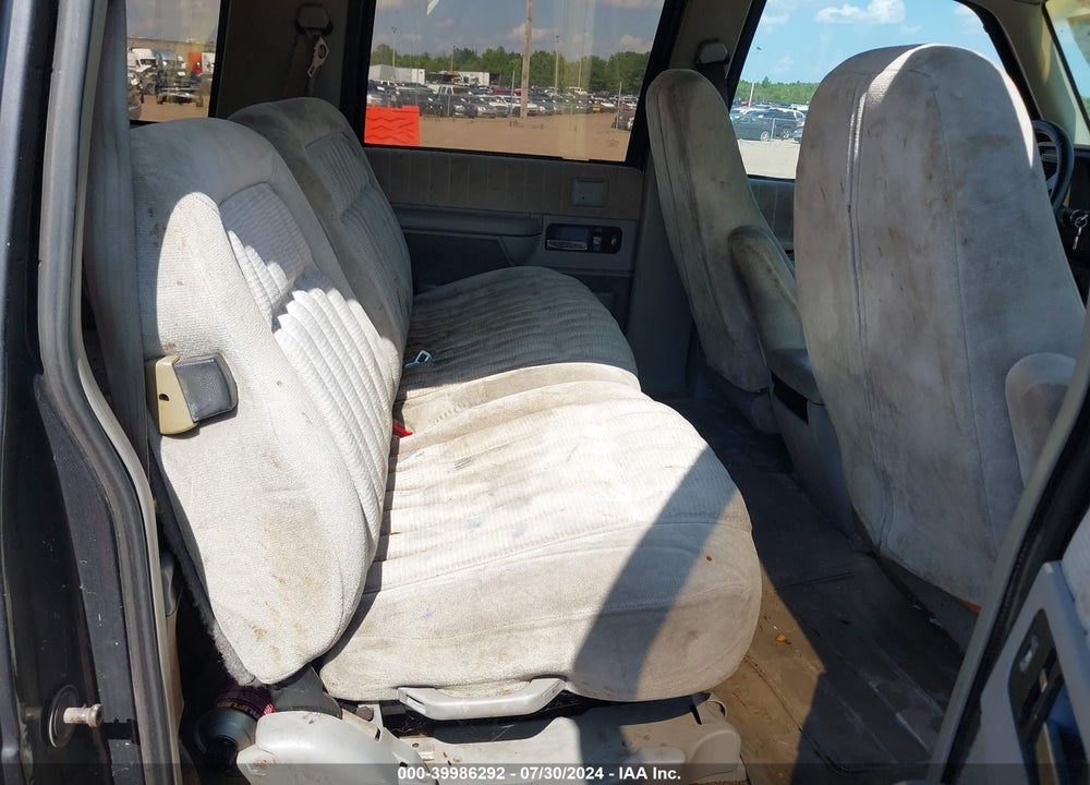 1992 GMC SUBURBAN K1500 VIN: 1GKFK16K8NJ700860