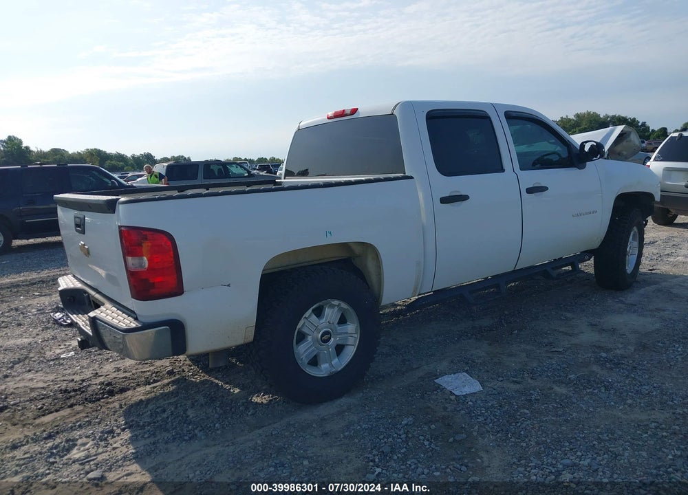 2011 CHEVROLET SILVERADO 1500 LT VIN: 3GCPKSE37BG215235