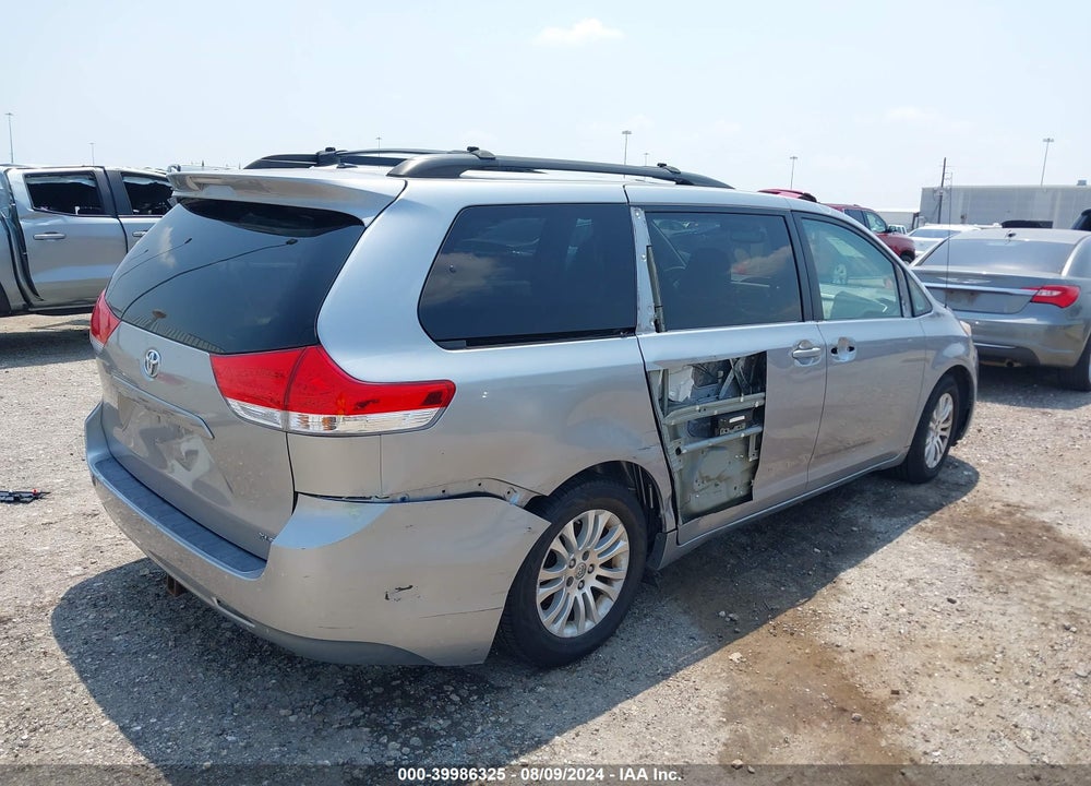 2013 TOYOTA SIENNA XLE V6 8 PASSENGER VIN: 5TDYK3DC9DS334856