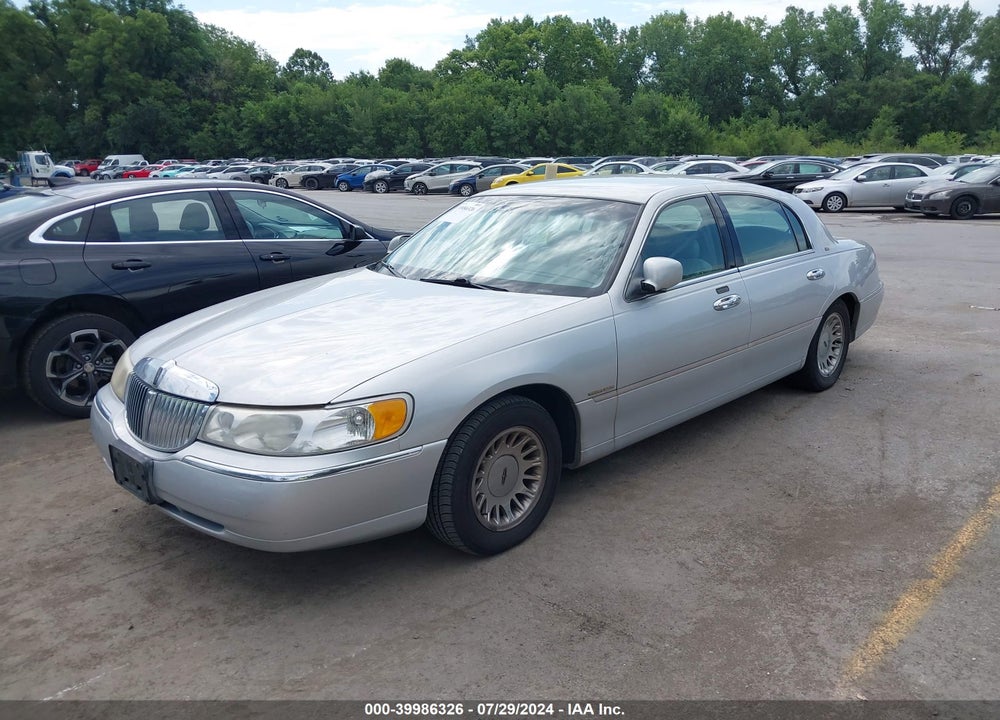 2000 LINCOLN TOWN CAR CARTIER VIN: 1LNHM83W6YY772646