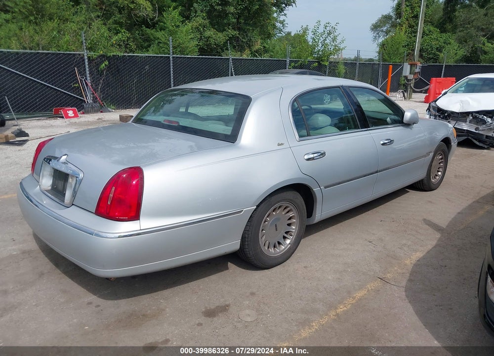 2000 LINCOLN TOWN CAR CARTIER VIN: 1LNHM83W6YY772646