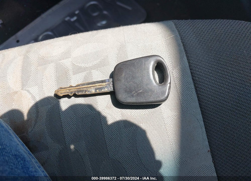 2005 FORD FOCUS ZX4 VIN: 1FAFP34N75W157418