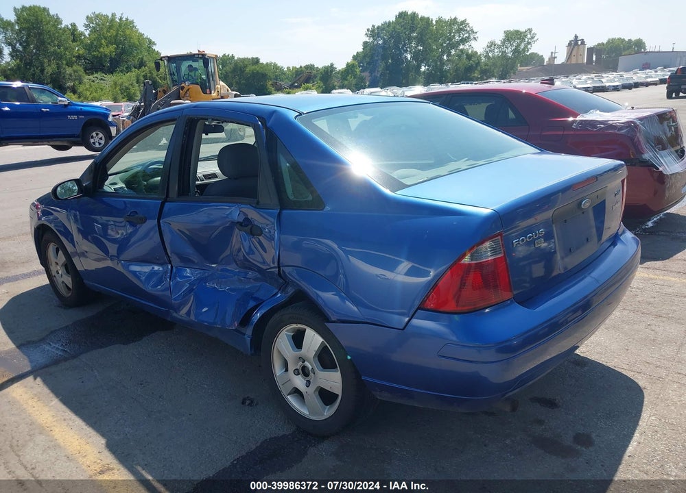 2005 FORD FOCUS ZX4 VIN: 1FAFP34N75W157418