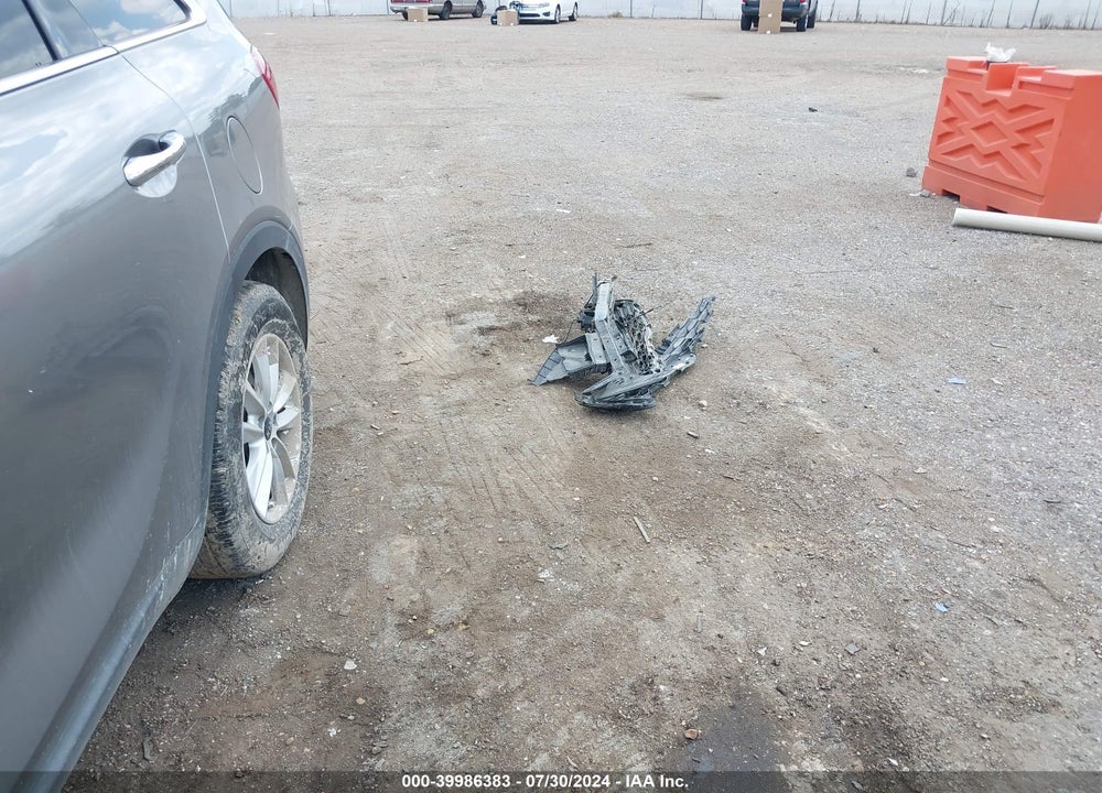 2019 KIA SORENTO 3.3L LX VIN: 5XYPGDA55KG508375
