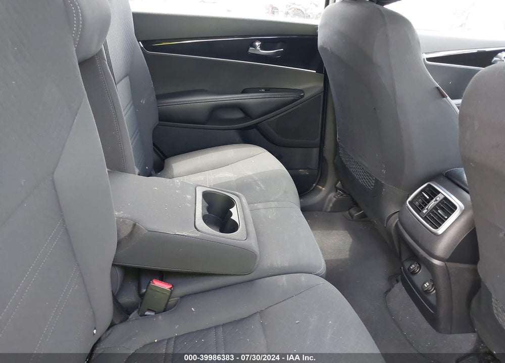 2019 KIA SORENTO 3.3L LX VIN: 5XYPGDA55KG508375