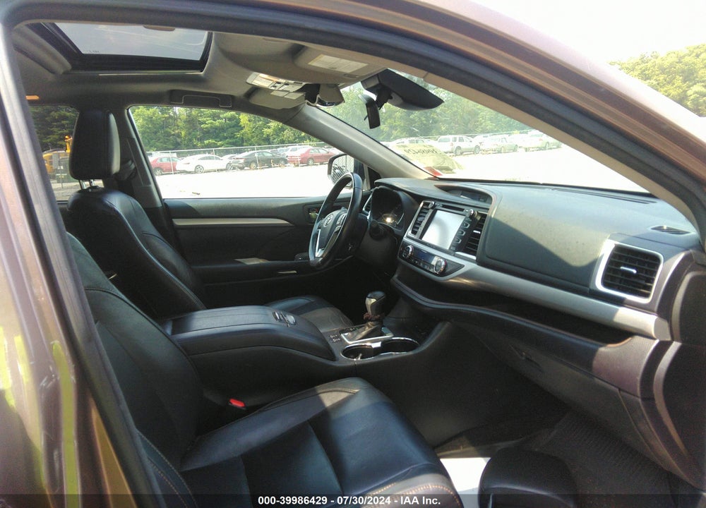 2018 TOYOTA HIGHLANDER SE/XLE VIN: 5TDJZRFH3JS803542