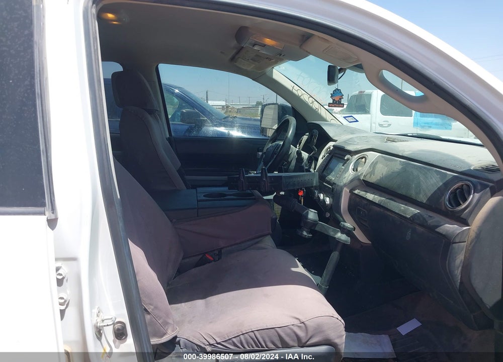 2019 TOYOTA TUNDRA SR5 5.7L V8 VIN: 5TFUW5F15KX859155