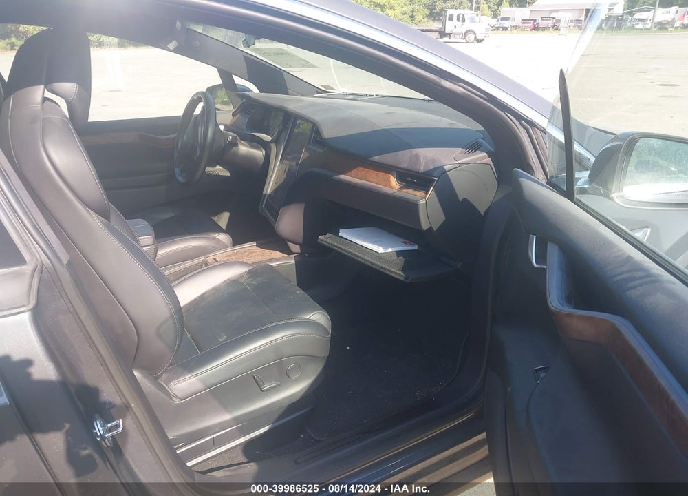2018 TESLA MODEL X 100D/75D/P100D VIN: 5YJXCAE20JF136685