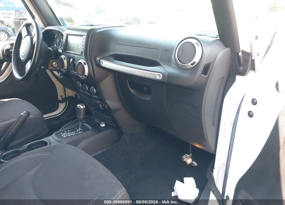 2015 JEEP WRANGLER UNLIMITED SAHARA VIN: 1C4BJWEG5FL612670