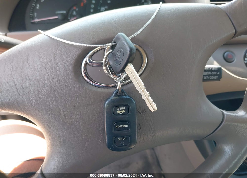 2004 TOYOTA CAMRY LE VIN: 4T1BE32K54U861081