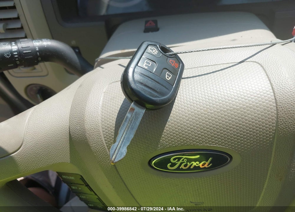 2008 FORD ESCAPE XLT VIN: 1FMCU03Z08KA21096