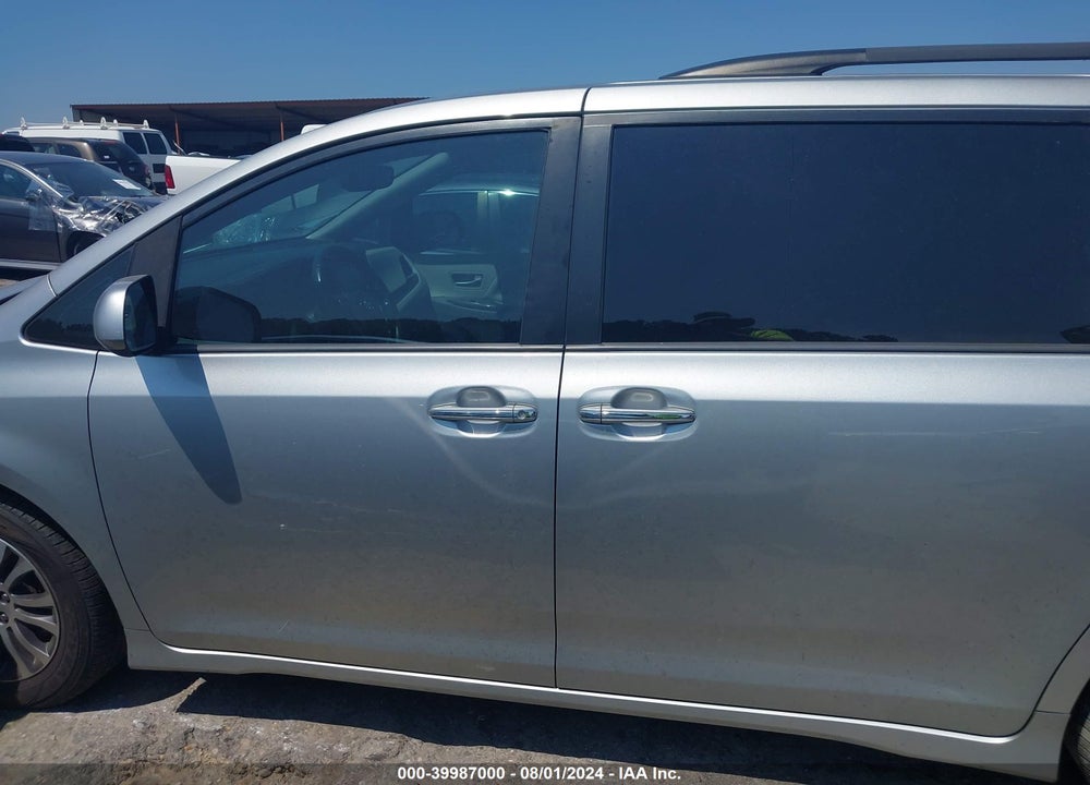 2019 TOYOTA SIENNA XLE 8 PASSENGER VIN: 5TDYZ3DC5KS001949