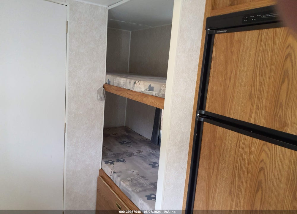 2003 FLEETWOOD TRAVEL TRAILER VIN: 1EC1Z252432805213
