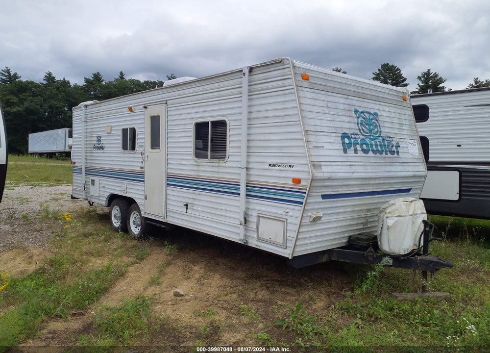 2003 FLEETWOOD TRAVEL TRAILER VIN: 1EC1Z252432805213